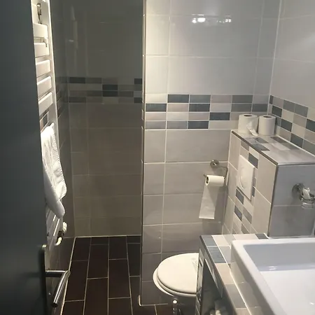 Cosmotel מלון 3*