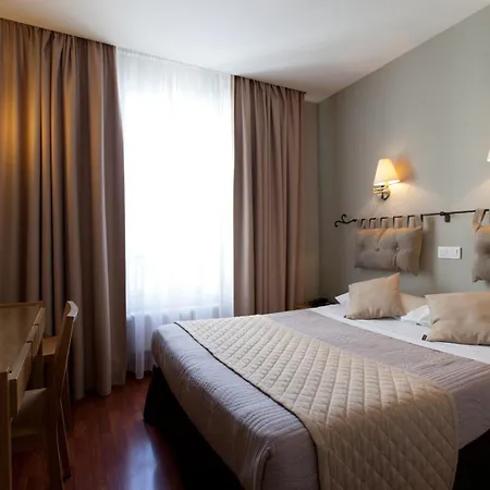 Cosmotel Marais Republique 3*