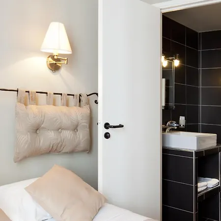 Cosmotel Marais Republique فندق