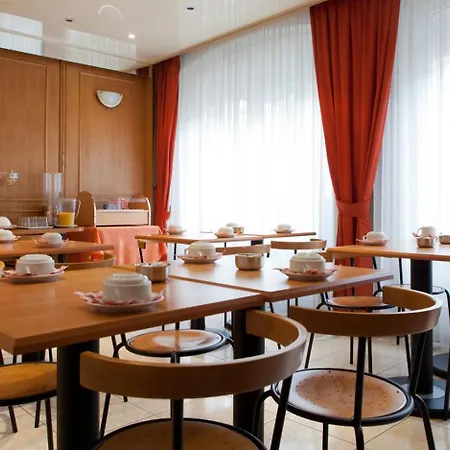 Hotel Cosmotel Marais Republique 3*