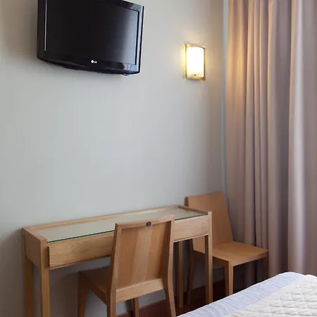 Cosmotel Marais Republique 3*