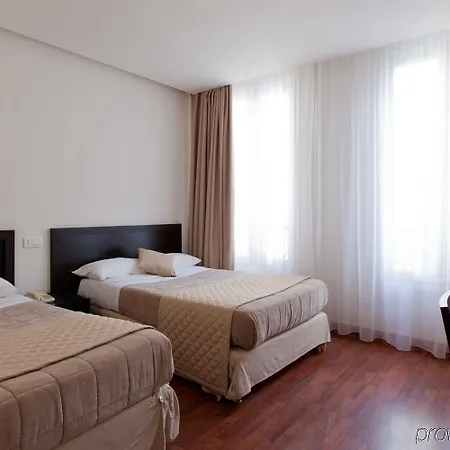 Cosmotel מלון 3*