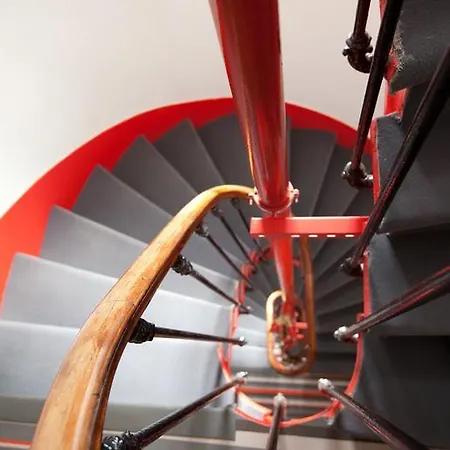 Cosmotel מלון 3*