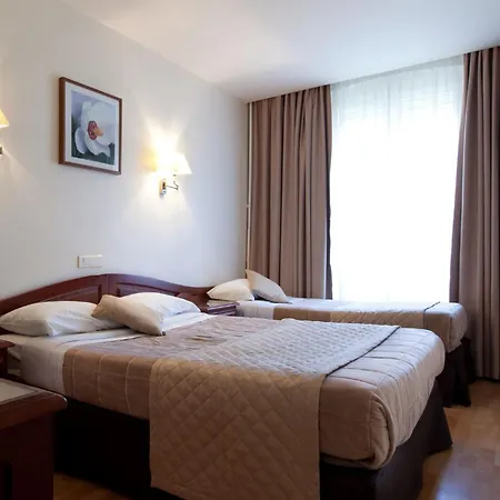 Cosmotel 3* Paris